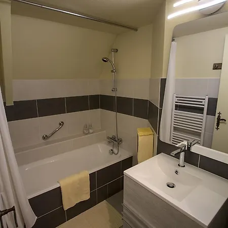 호텔 Logis Restaurant Manoir De L'acherie Sainte-Cécile