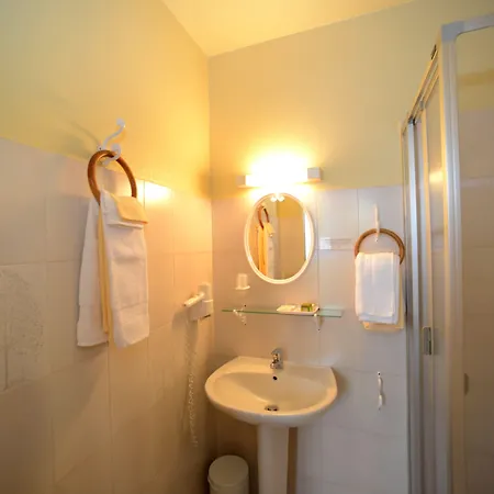 호텔 Logis Restaurant Manoir De L'acherie Sainte-Cécile