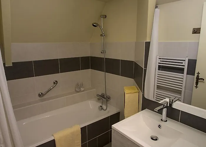 Szálloda Logis Restaurant Manoir De L'acherie Sainte-Cécile