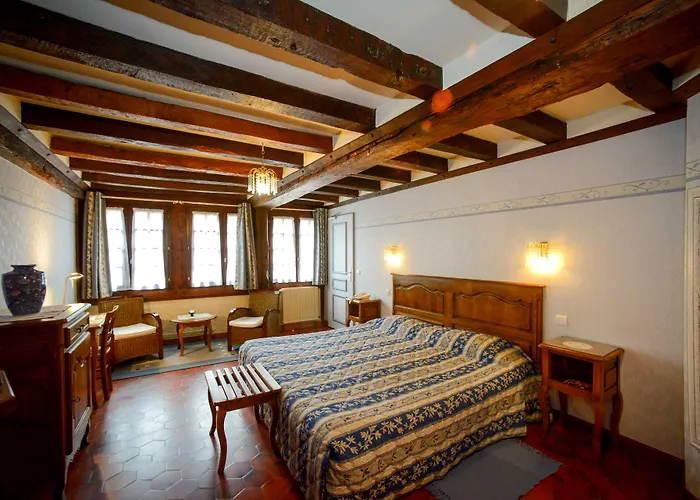 Logis Restaurant Manoir De L'acherie 2*