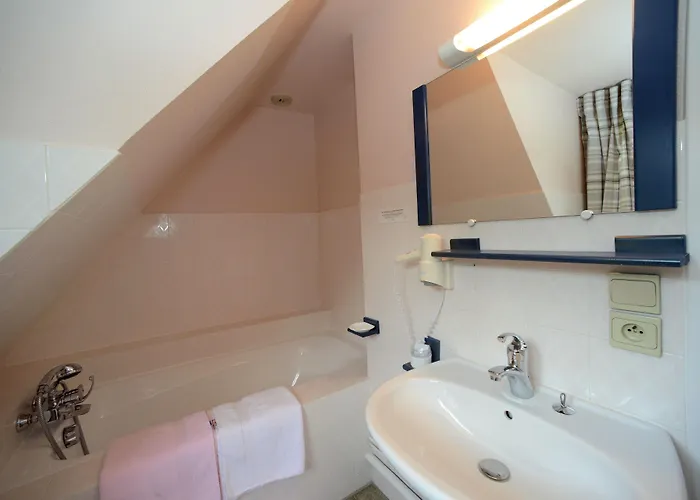 Logis Restaurant Manoir De L'acherie Hotel Sainte-Cécile