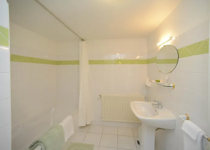 Logis Restaurant Manoir De L'acherie 2*