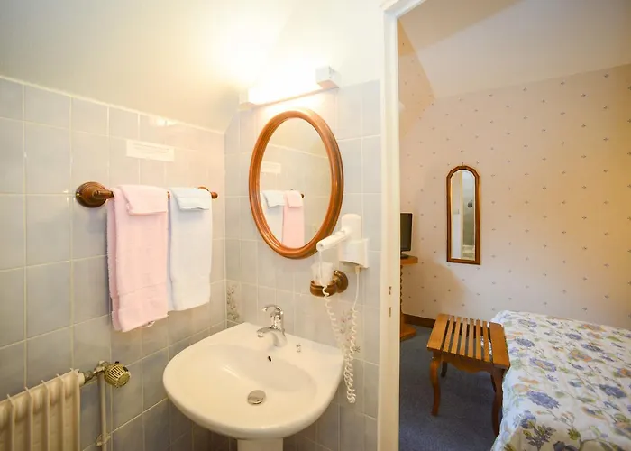 Logis Restaurant Manoir De L'acherie 2*